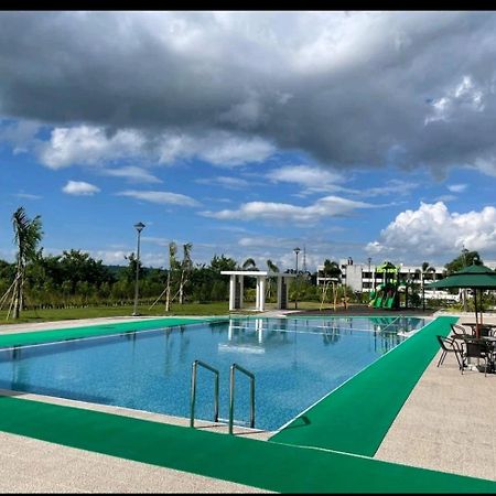 Condo In Clark Pampanga Beside Hilton Hotel And Casino Fort Stotsenburg Exterior photo